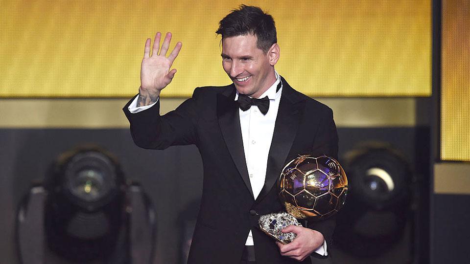 Lionel Messi saat meraih penghargaan FIFA Ballon d'Or 2015. - INDOSPORT